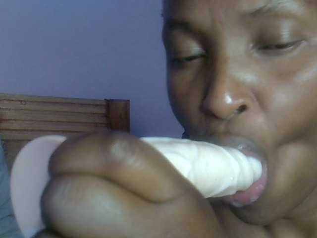 Емитувани слики од екранот Naughtyliby