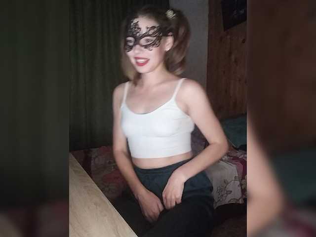 Емитувани слики од екранот neChloe