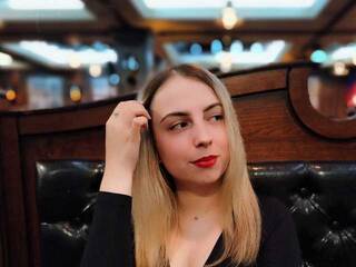 Еротски видео разговор NelleVanile