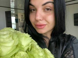 Еротски видео разговор Nemezziida