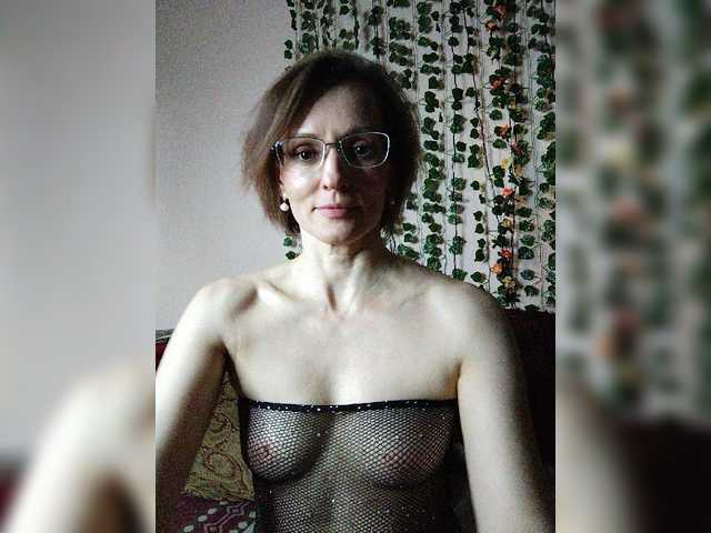 Емитувани слики од екранот SweetMilfa