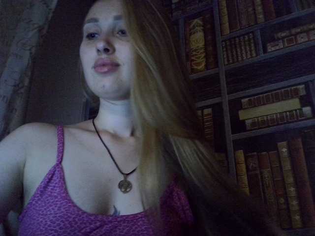 Емитувани слики од екранот New-blond17