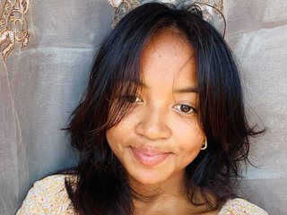 Еротски видео разговор Nickylouama