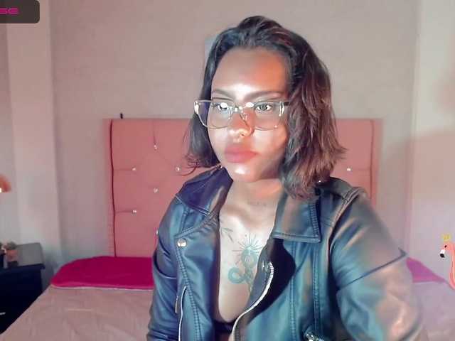 Емитувани слики од екранот NickyNicole