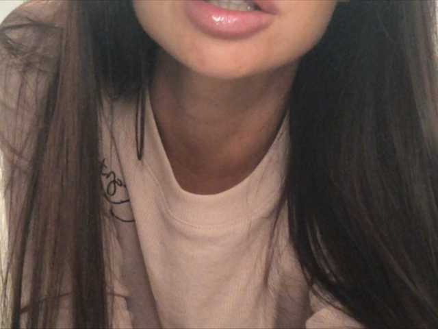 Емитувани слики од екранот nicole21x