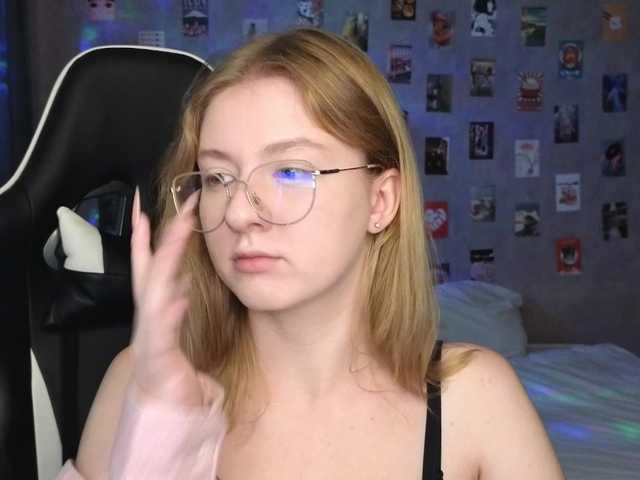 Емитувани слики од екранот NicoleEniston