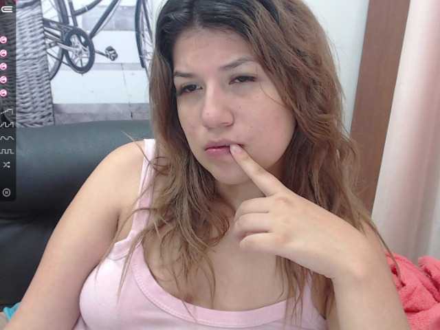 Емитувани слики од екранот NicoleMoore