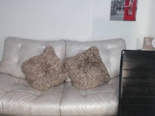 Емитувани слики од екранот NicolleRivera