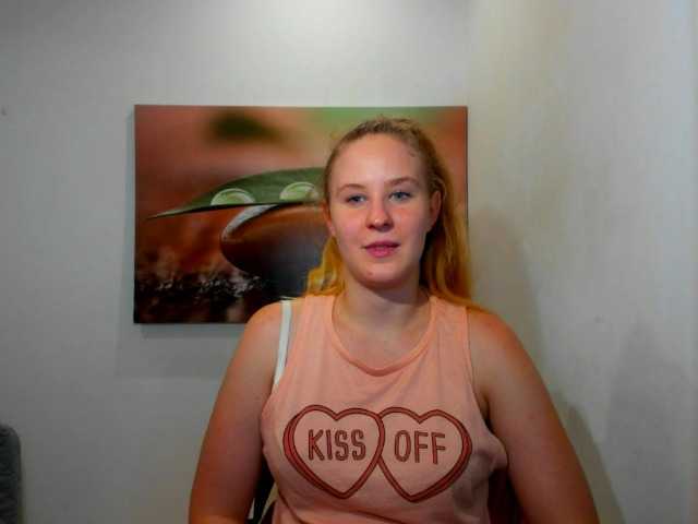Фотографии nikkipeach18 THE LAST DAY HERE!!! Welcome in my #horny room! Come and #cum with me and enjoy this #hot day together :* #blonde
