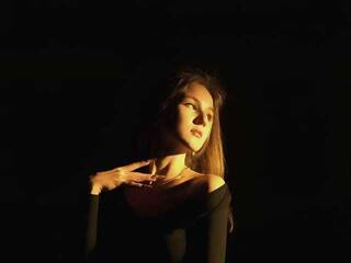 Еротски видео разговор Niktoria-Shy