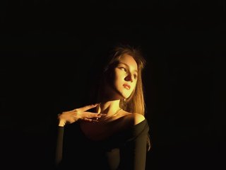 Еротски видео разговор Niktoria-Shy