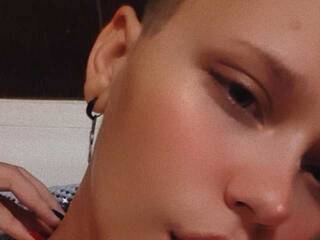 Еротски видео разговор Nileemo