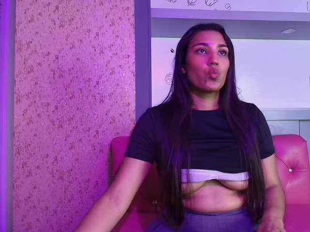 Емитувани слики од екранот Nina-velvet