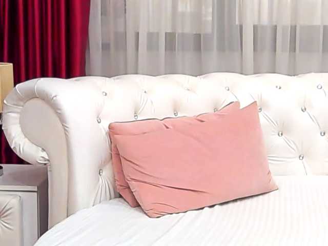 Емитувани слики од екранот NinaCrystal