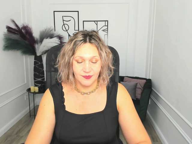 Емитувани слики од екранот NinaStarle