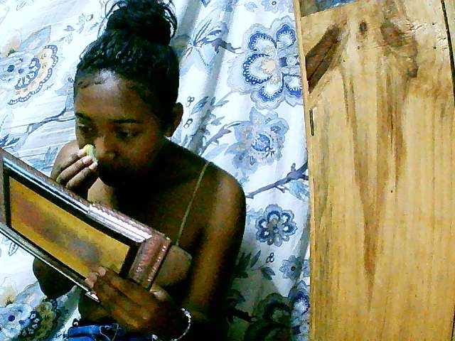 Емитувани слики од екранот Nisaina