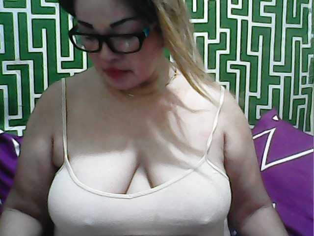 Фотографии Applepie69 hello welcome to my room please help me token boobs 20 plus pussy 30 ass 40 nakec 50 show play pussy 100