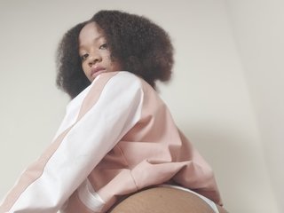 Еротски видео разговор NuruAziza