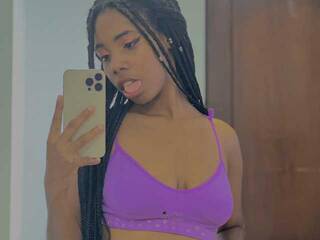 Еротски видео разговор Nyomi-Jay