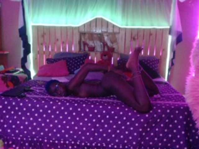Фотографии Okoye19 hey guys welcome to my room, dnt forget to add me as friend and request with a tip