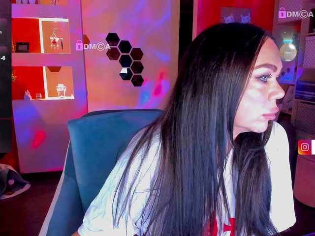 Емитувани слики од екранот OliviaGoold