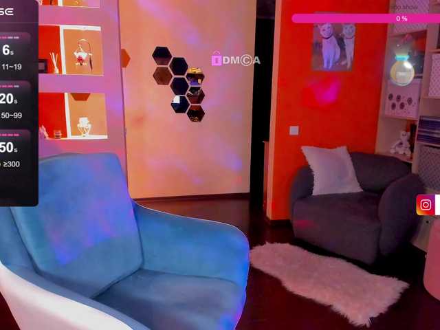 Емитувани слики од екранот OliviaGoold