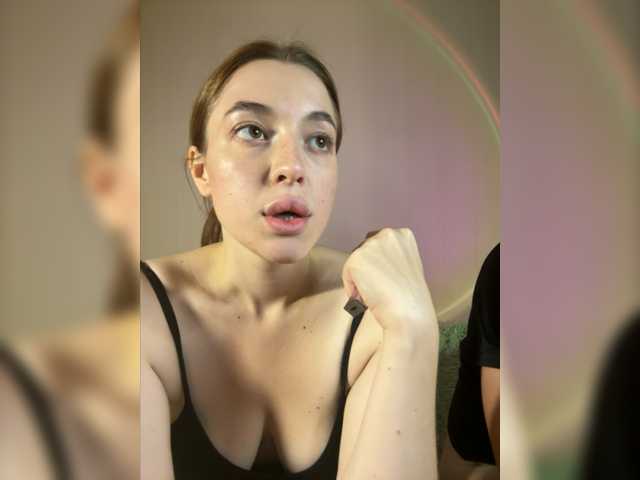Емитувани слики од екранот Only_him