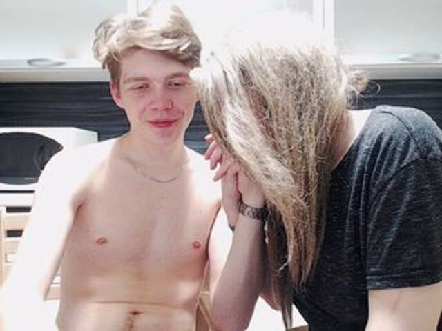 Емитувани слики од екранот OrgasmShowHot