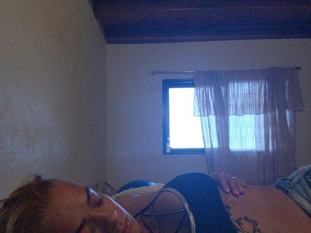 Емитувани слики од екранот ORIANATAYLOR