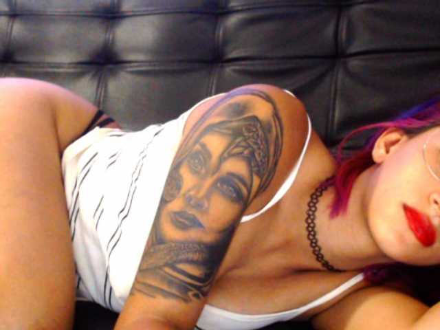 Емитувани слики од екранот PaigeThomson