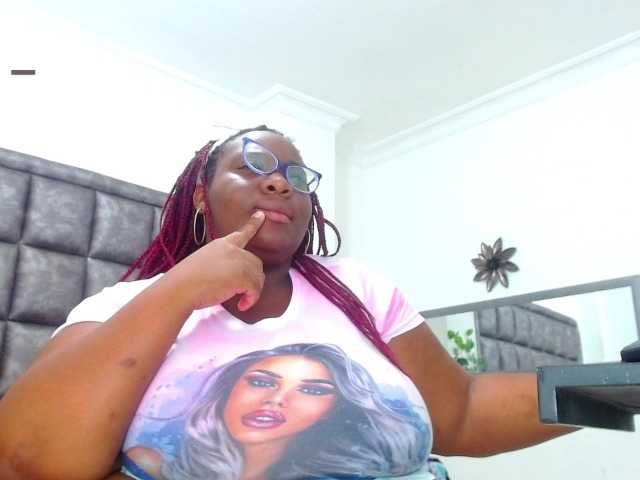 Емитувани слики од екранот pamybigboobs
