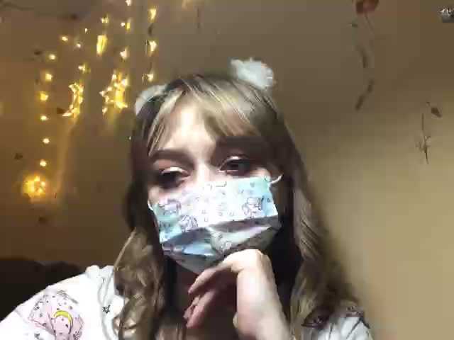 Емитувани слики од екранот PeachyMoon