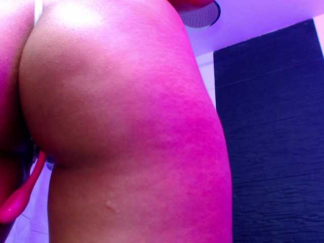 Емитувани слики од екранот PetiteeKaty