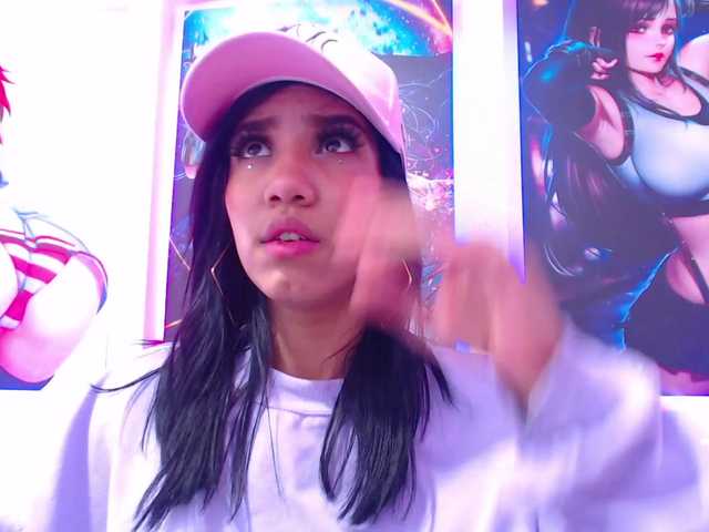 Емитувани слики од екранот PetiteeKaty