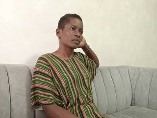 Еротски видео разговор Petitegirly