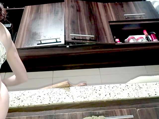 Емитувани слики од екранот PetiteIvoryqueens