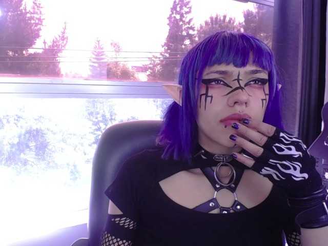Фотографии PhychomagcArt Welcom me room!! come and play with this goth girl, but very slutty, do you want to come and taste her squirt and cum?