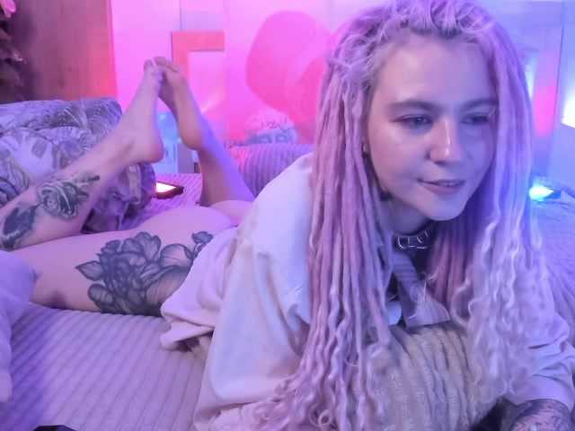 Емитувани слики од екранот pink-cate