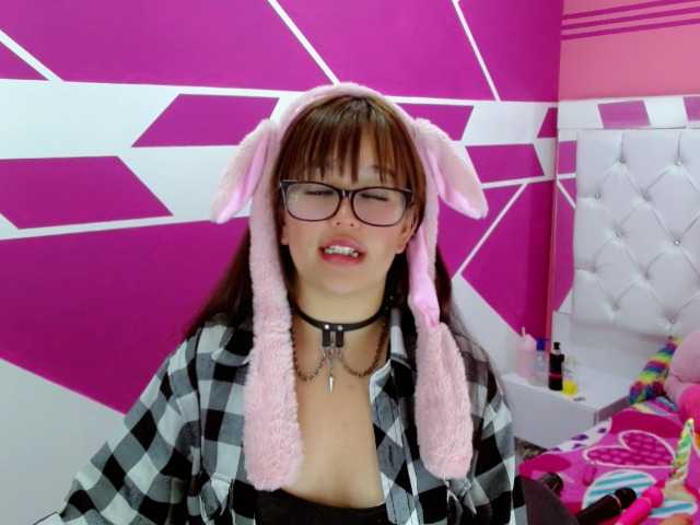 Емитувани слики од екранот pinkqueenn