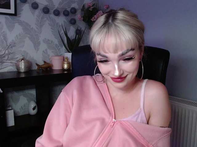 Емитувани слики од екранот PollyExtasy