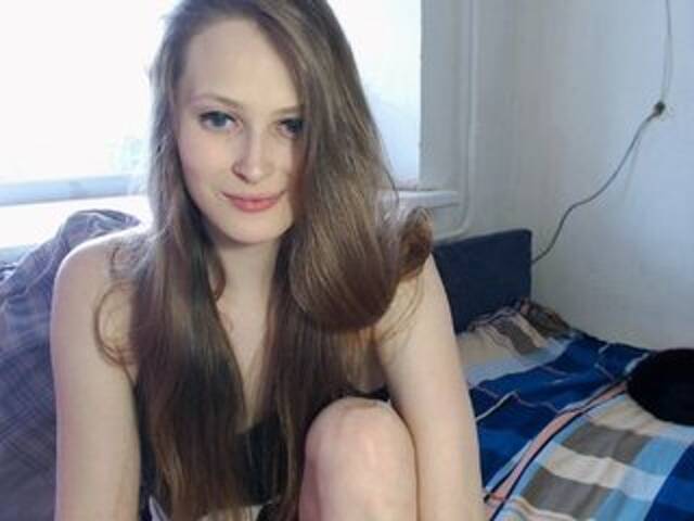 Емитувани слики од екранот Cutelioness