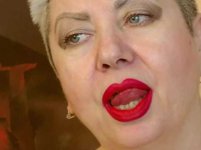 Емитувани слики од екранот PoshLadyx