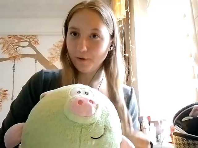 Емитувани слики од екранот POTATO-GIRL