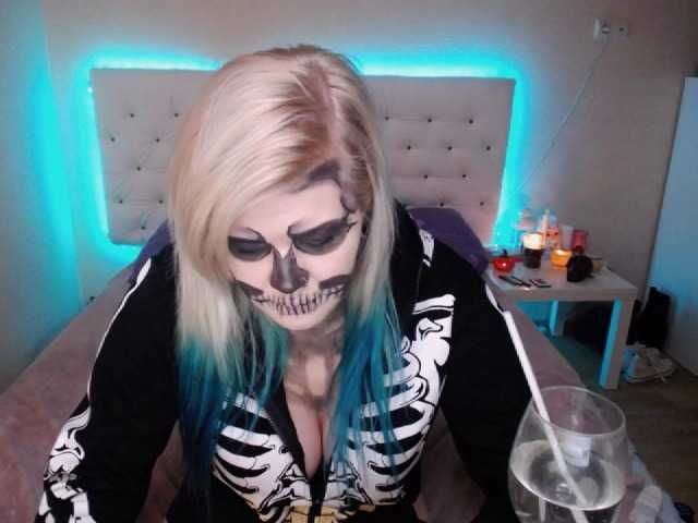 Емитувани слики од екранот PrettyandNaug