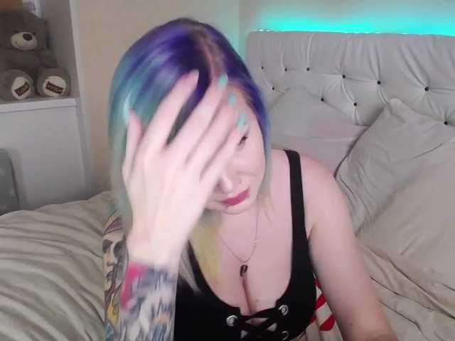 Емитувани слики од екранот PrettyandNaug