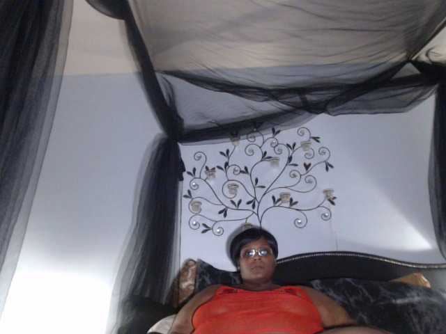 Емитувани слики од екранот PrettyBlacc