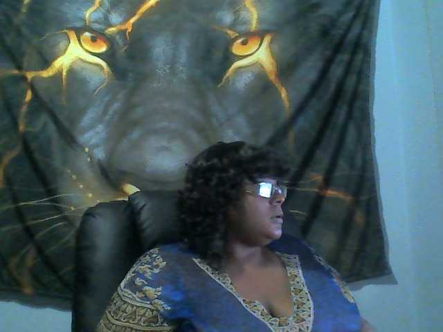 Емитувани слики од екранот PrettyBlacc