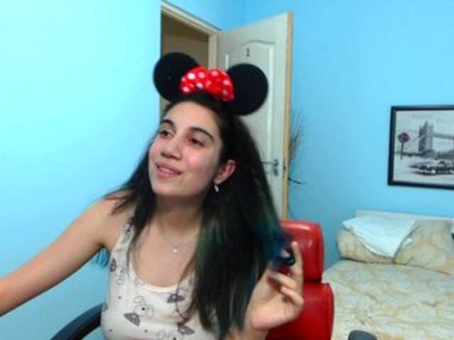 Емитувани слики од екранот prettyonee