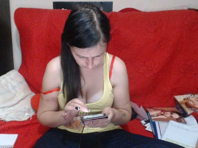 Емитувани слики од екранот PureJulie