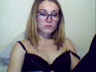 Емитувани слики од екранот ASMRGIRL